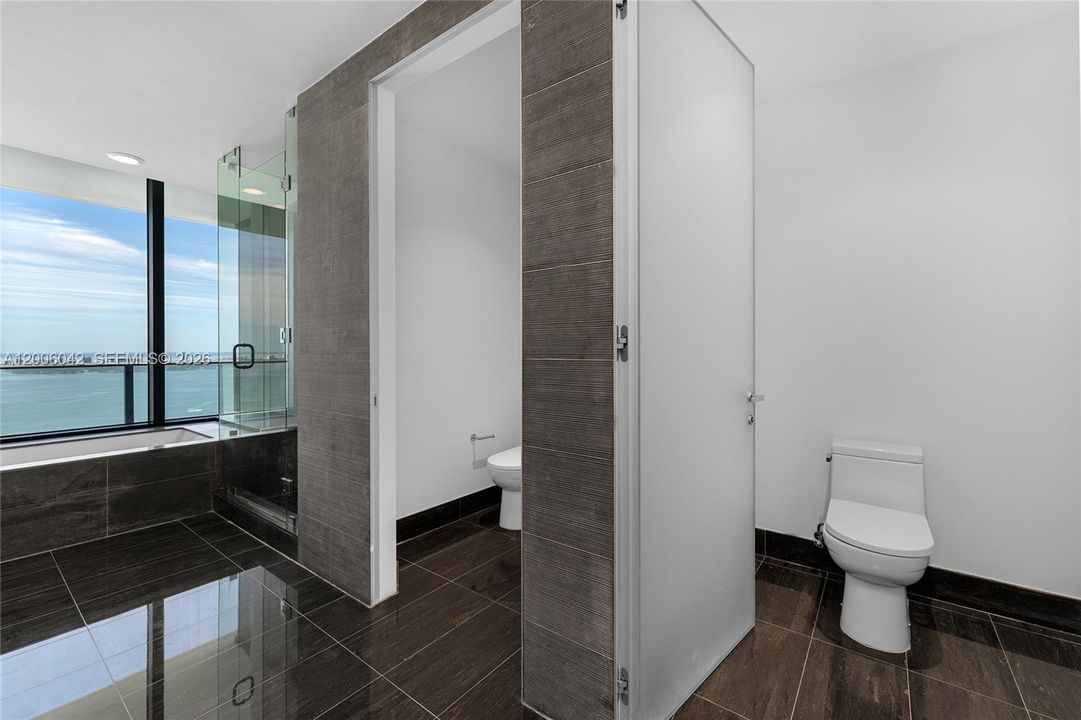 For Sale: $4,150,000 (5 beds, 5 baths, 2887 Square Feet)