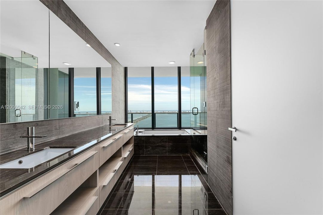For Sale: $4,150,000 (5 beds, 5 baths, 2887 Square Feet)