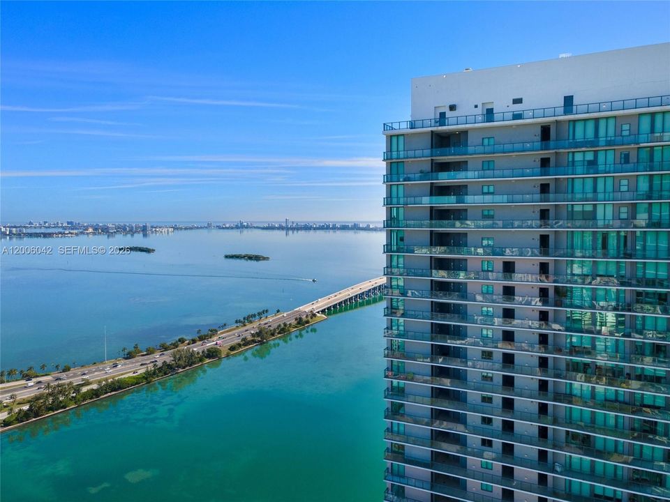 For Sale: $4,150,000 (5 beds, 5 baths, 2887 Square Feet)