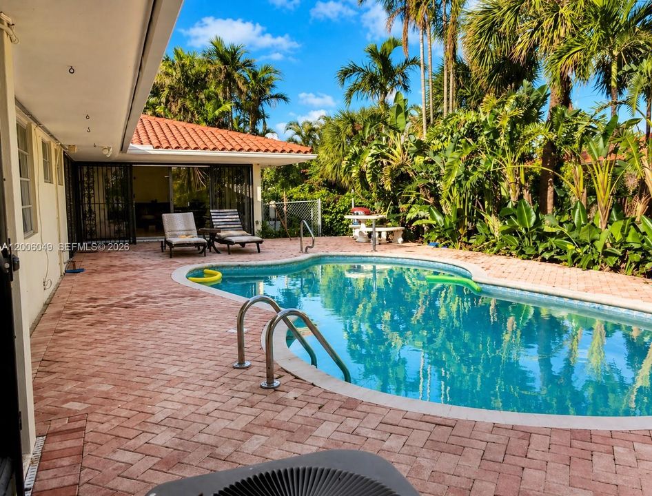 For Sale: $3,700,000 (3 beds, 3 baths, 3016 Square Feet)
