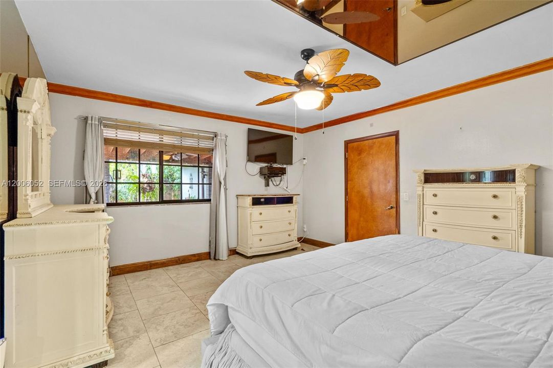 Activo con contrato: $695,000 (5 camas, 3 baños, 2136 Pies cuadrados)