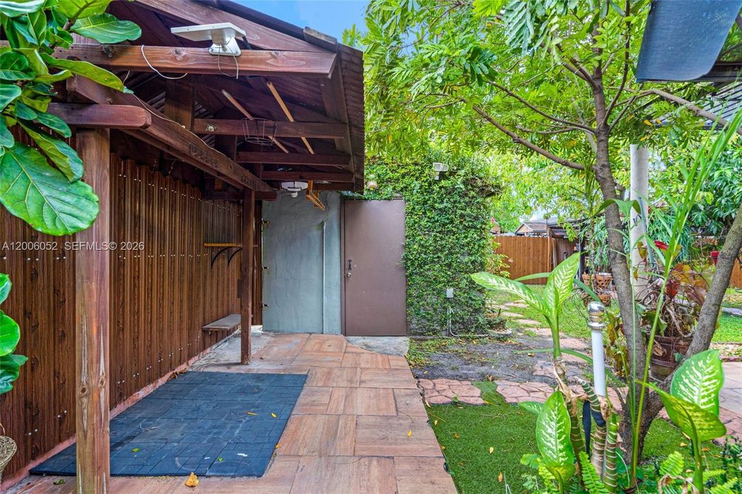 Activo con contrato: $695,000 (5 camas, 3 baños, 2136 Pies cuadrados)