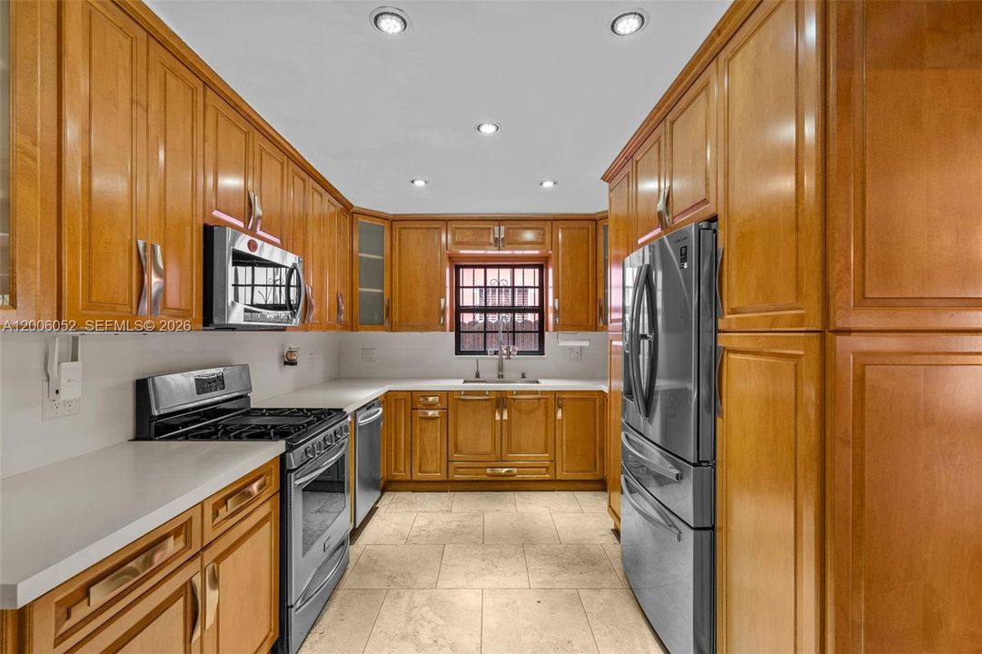Activo con contrato: $695,000 (5 camas, 3 baños, 2136 Pies cuadrados)