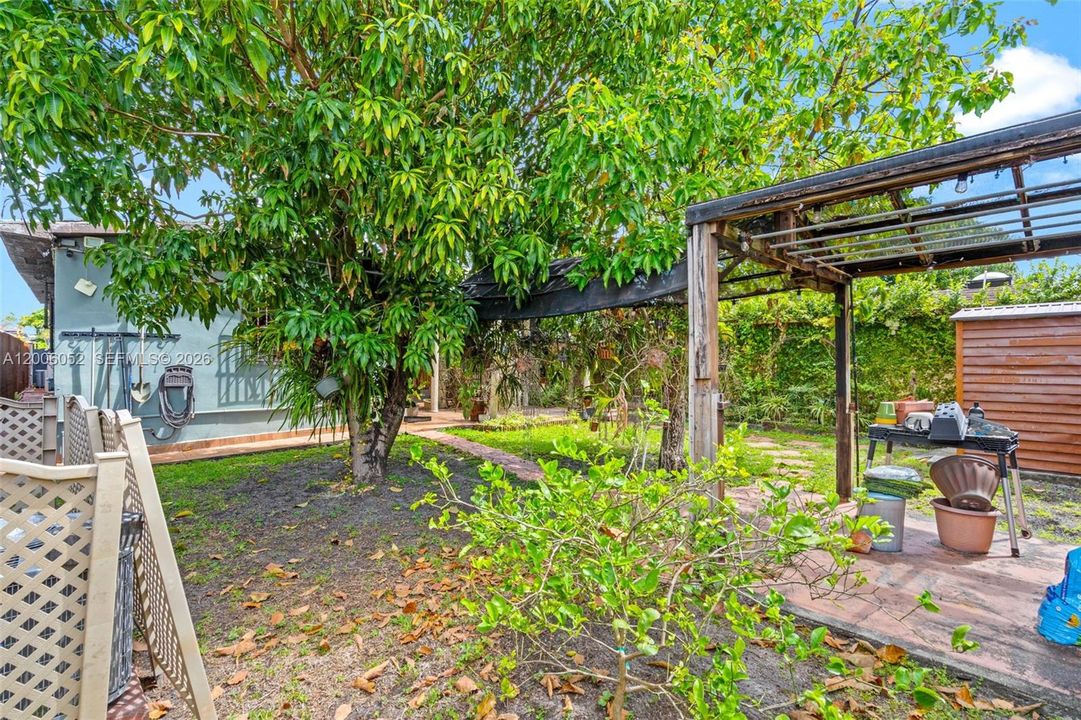 Activo con contrato: $695,000 (5 camas, 3 baños, 2136 Pies cuadrados)