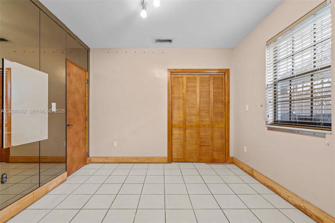 Activo con contrato: $695,000 (5 camas, 3 baños, 2136 Pies cuadrados)