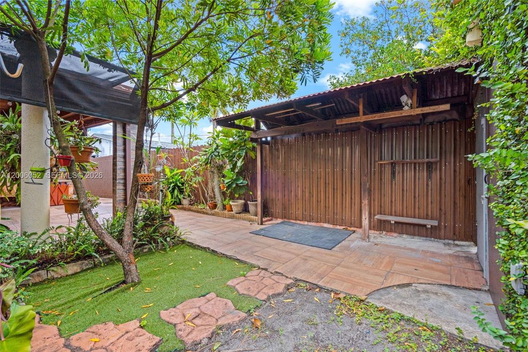 Activo con contrato: $695,000 (5 camas, 3 baños, 2136 Pies cuadrados)
