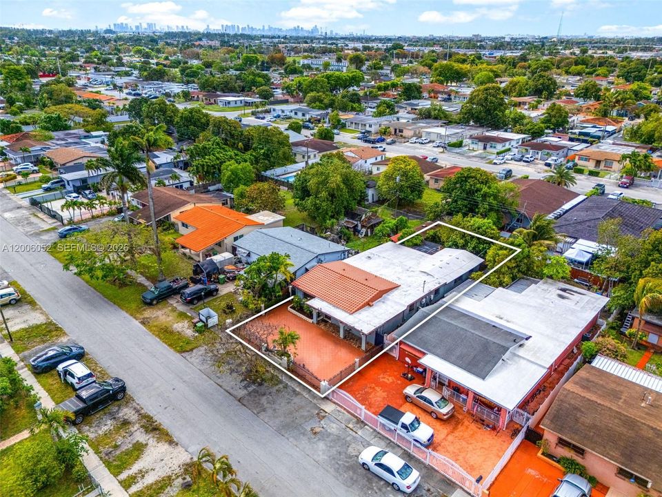 Activo con contrato: $695,000 (5 camas, 3 baños, 2136 Pies cuadrados)