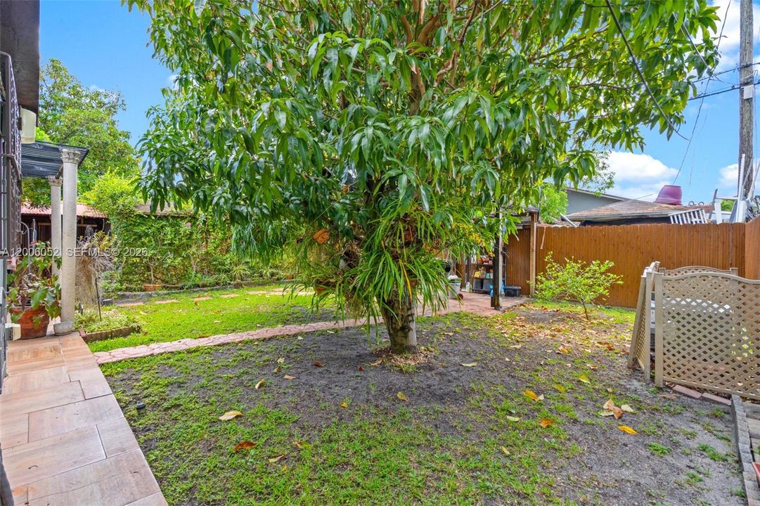 Activo con contrato: $695,000 (5 camas, 3 baños, 2136 Pies cuadrados)
