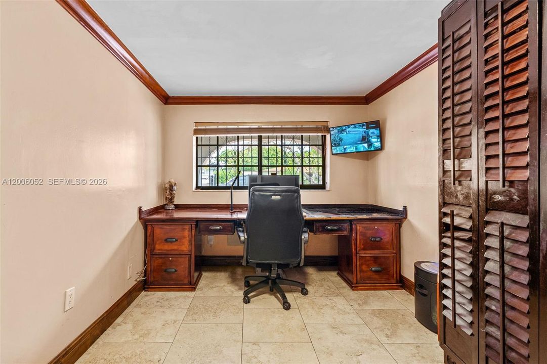 Activo con contrato: $695,000 (5 camas, 3 baños, 2136 Pies cuadrados)