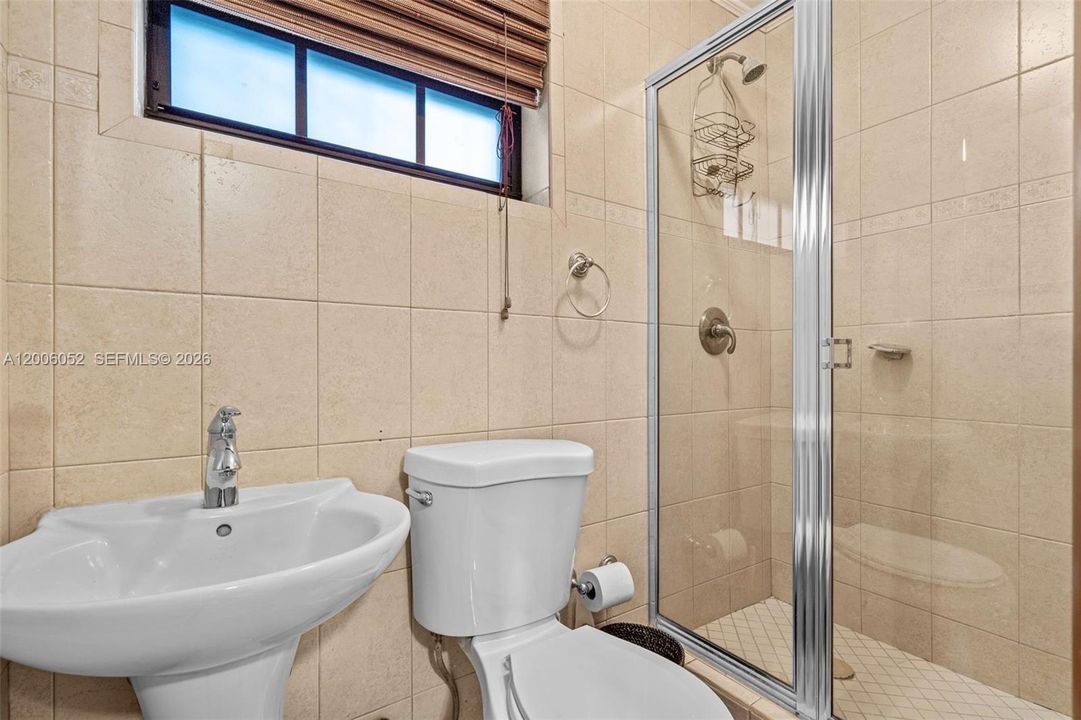 Activo con contrato: $695,000 (5 camas, 3 baños, 2136 Pies cuadrados)