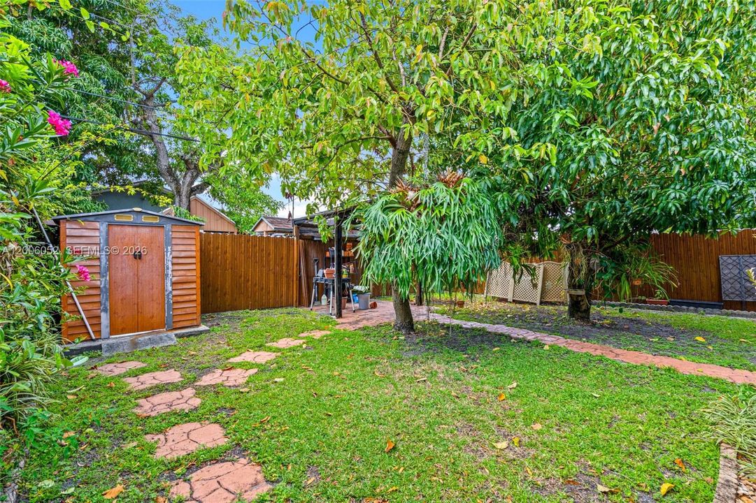 Activo con contrato: $695,000 (5 camas, 3 baños, 2136 Pies cuadrados)