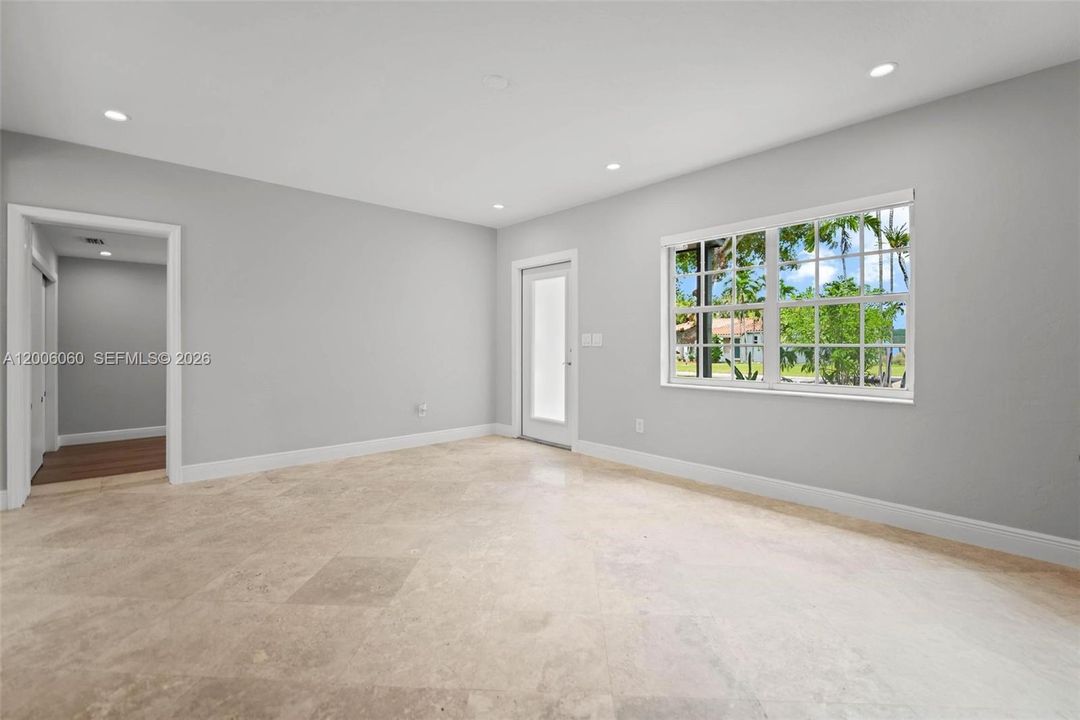 Active With Contract: $4,900 (3 beds, 1 baths, 1224 Square Feet)