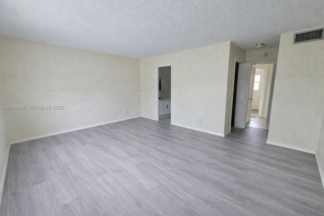 На продажу: $170,000 (2 спален, 2 ванн, 1027 Квадратных фут)