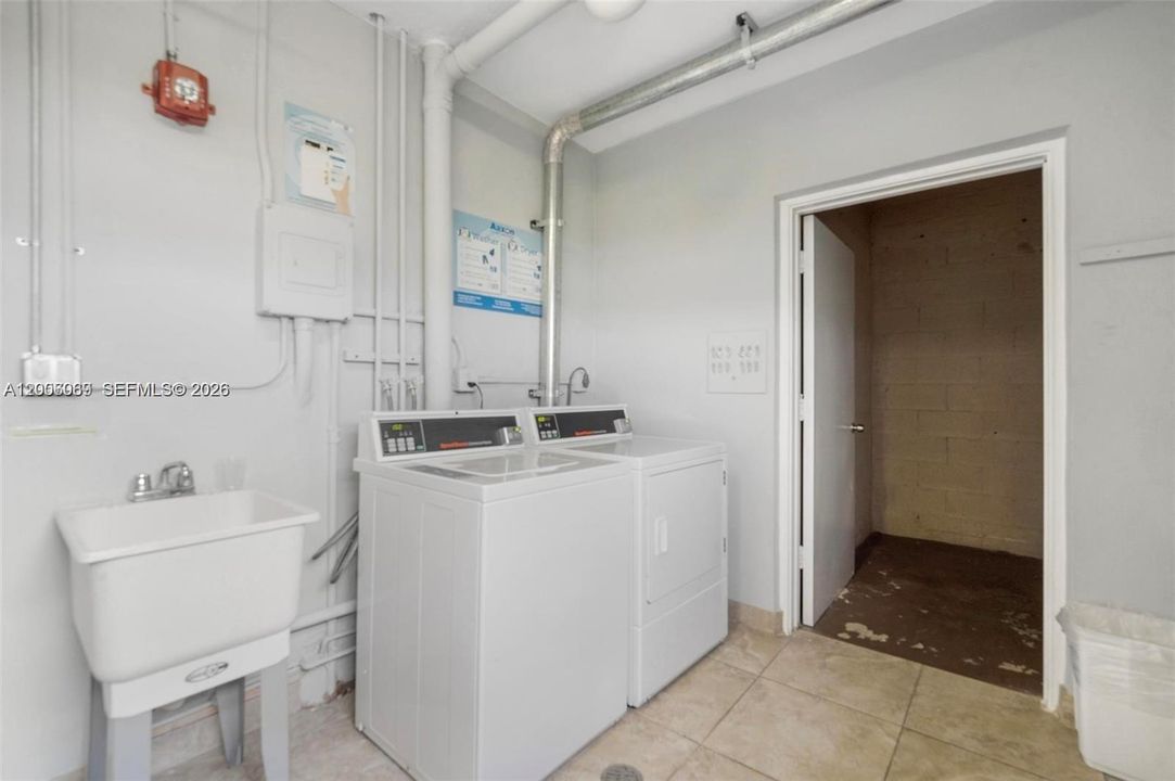 На продажу: $170,000 (2 спален, 2 ванн, 1027 Квадратных фут)