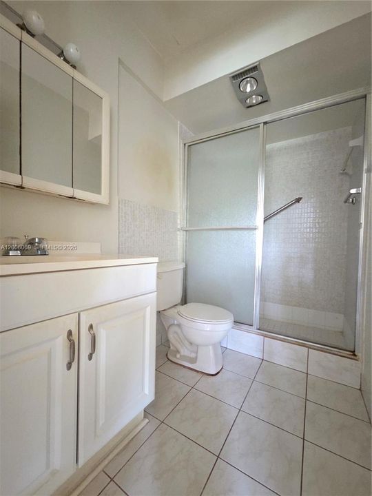 На продажу: $170,000 (2 спален, 2 ванн, 1027 Квадратных фут)