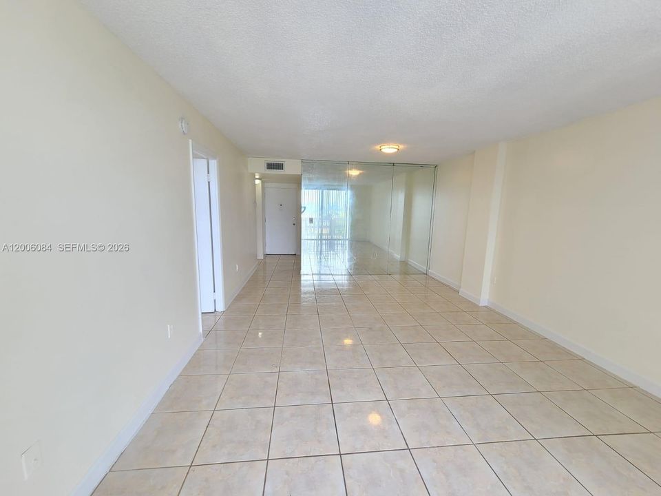 For Sale: $145,000 (1 beds, 1 baths, 840 Square Feet)