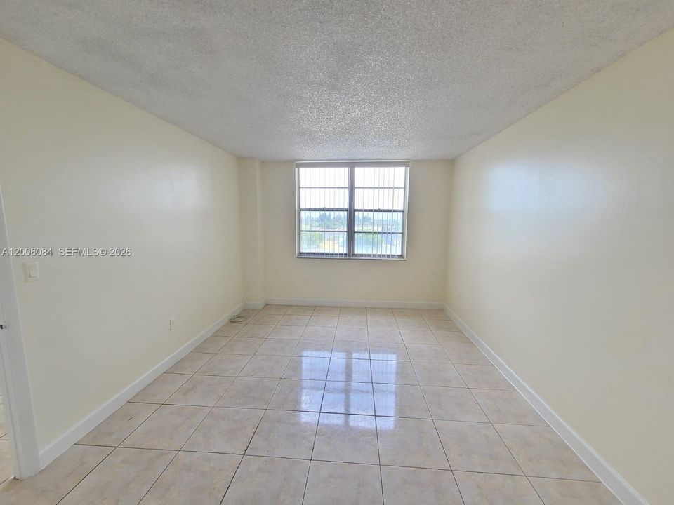For Sale: $145,000 (1 beds, 1 baths, 840 Square Feet)