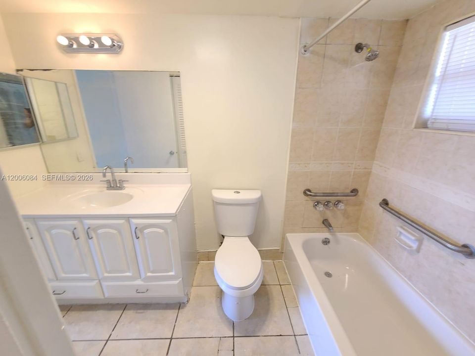For Sale: $145,000 (1 beds, 1 baths, 840 Square Feet)