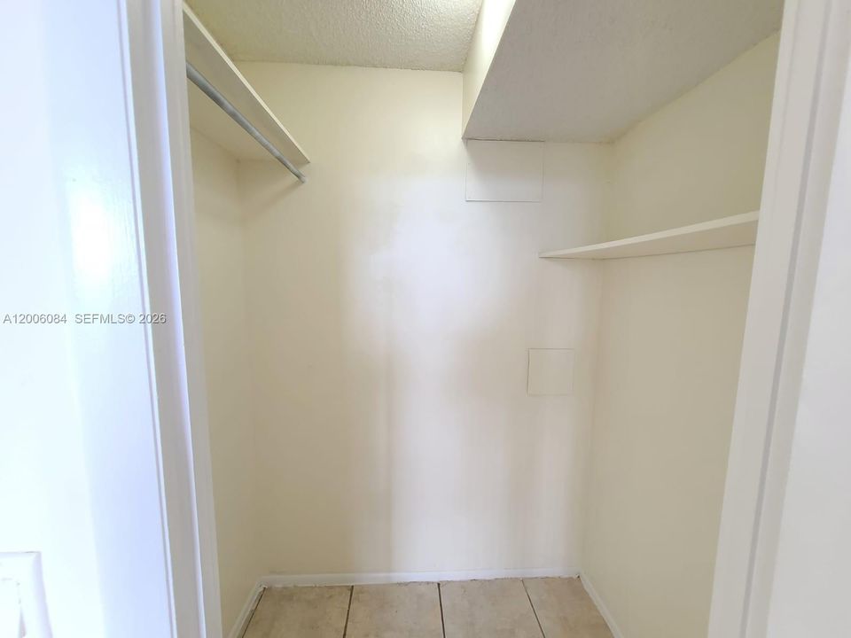 For Sale: $145,000 (1 beds, 1 baths, 840 Square Feet)