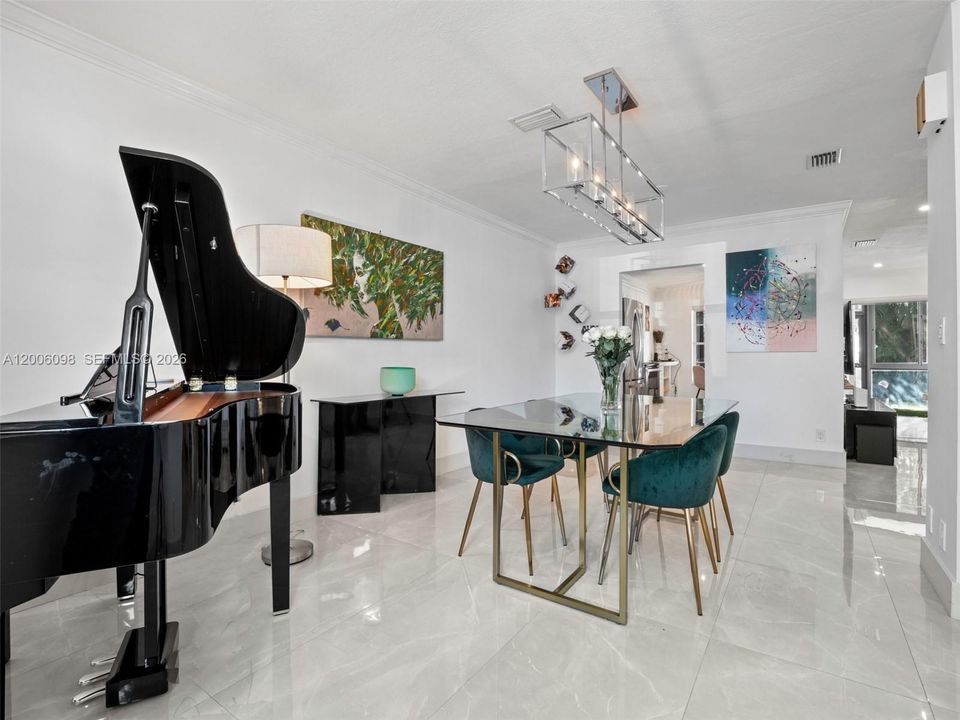 For Sale: $420,000 (2 beds, 2 baths, 1580 Square Feet)