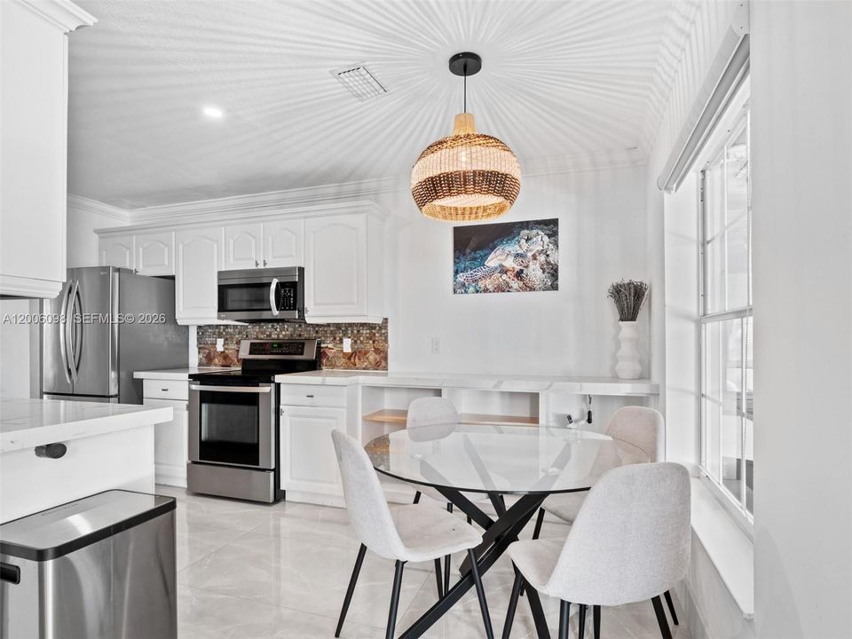 For Sale: $420,000 (2 beds, 2 baths, 1580 Square Feet)