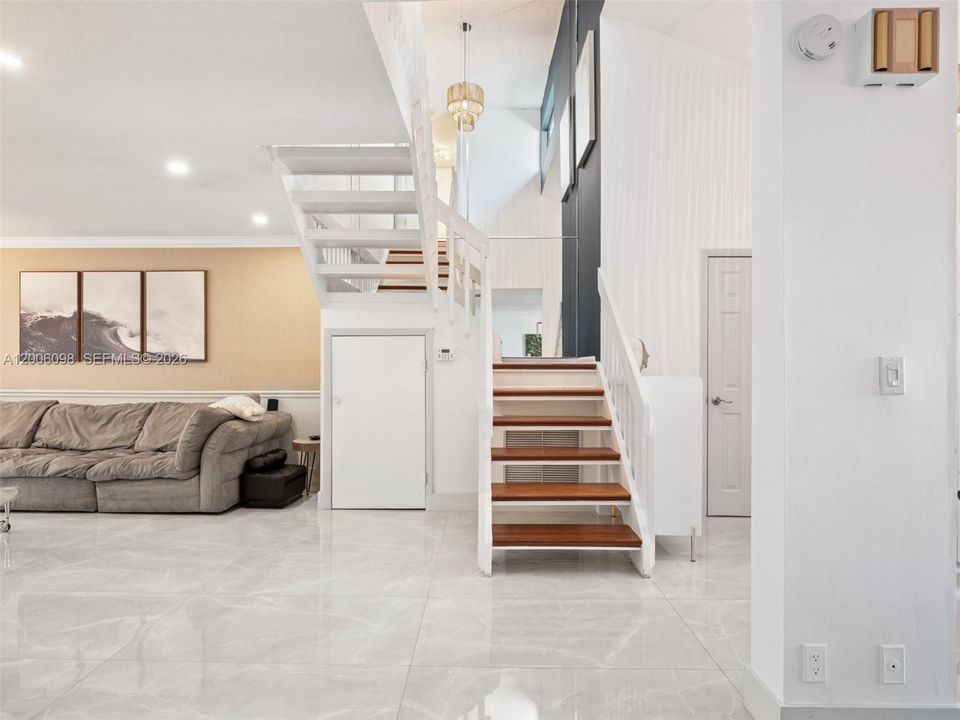 For Sale: $420,000 (2 beds, 2 baths, 1580 Square Feet)