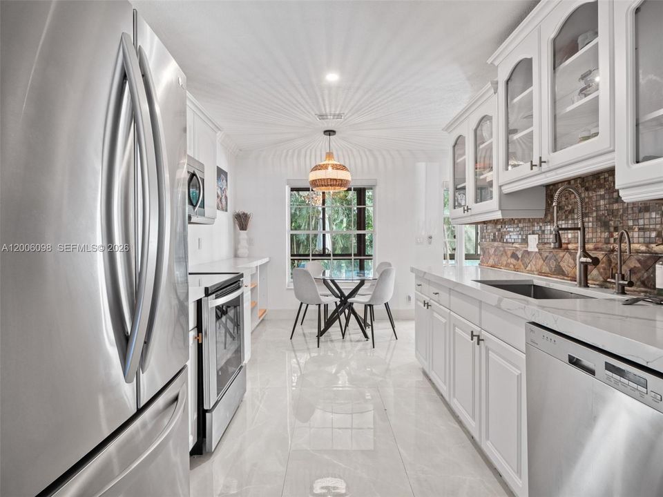 For Sale: $420,000 (2 beds, 2 baths, 1580 Square Feet)