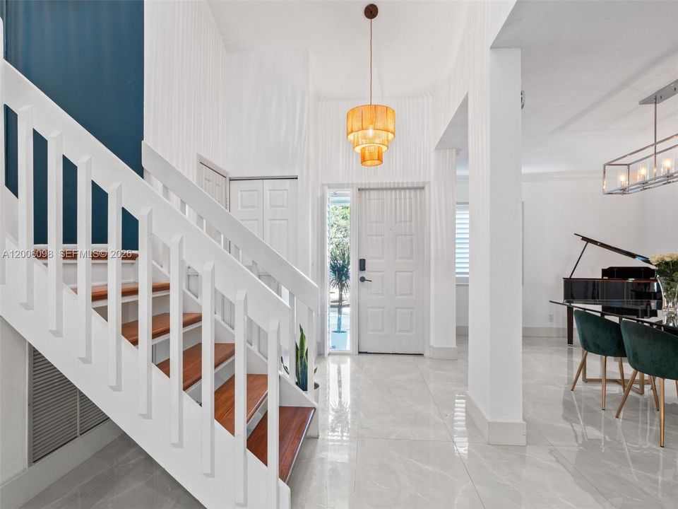 For Sale: $420,000 (2 beds, 2 baths, 1580 Square Feet)