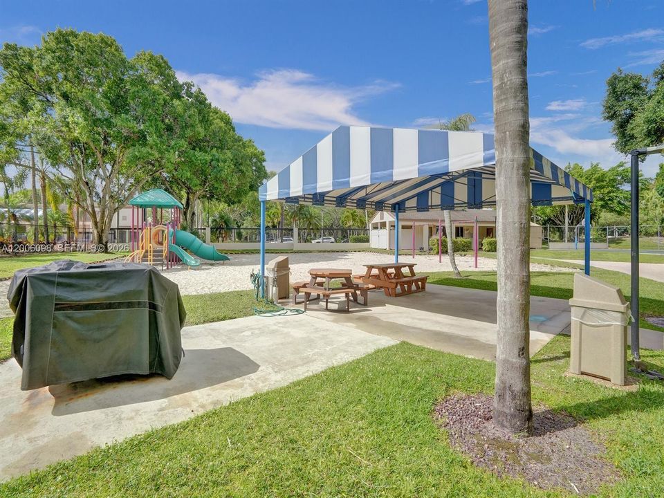 For Sale: $420,000 (2 beds, 2 baths, 1580 Square Feet)