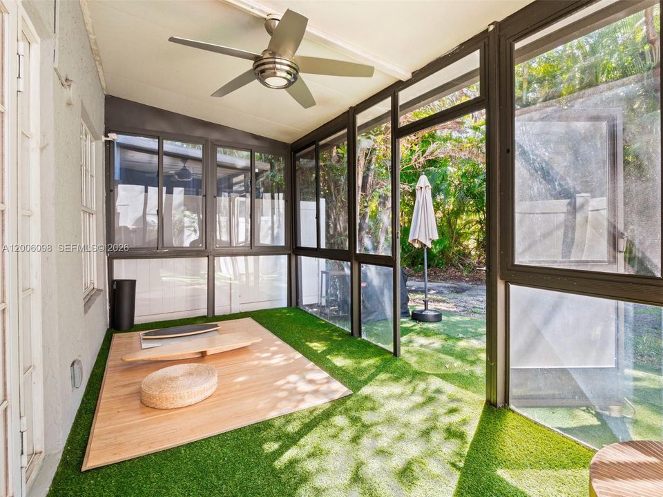 For Sale: $420,000 (2 beds, 2 baths, 1580 Square Feet)