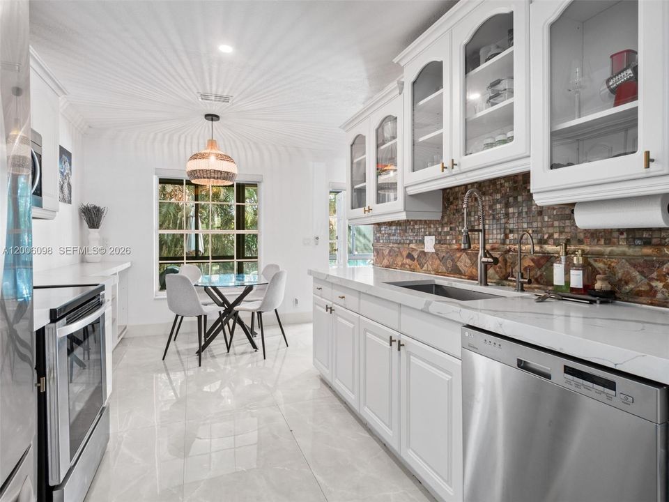 For Sale: $420,000 (2 beds, 2 baths, 1580 Square Feet)