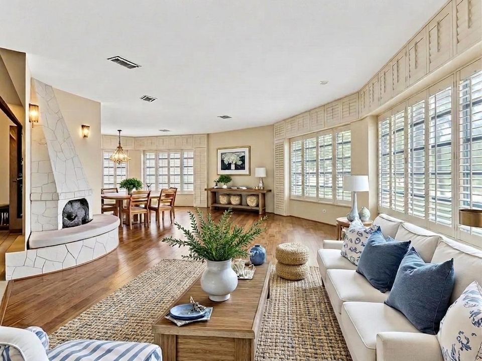 3051 Livingroom Staged
