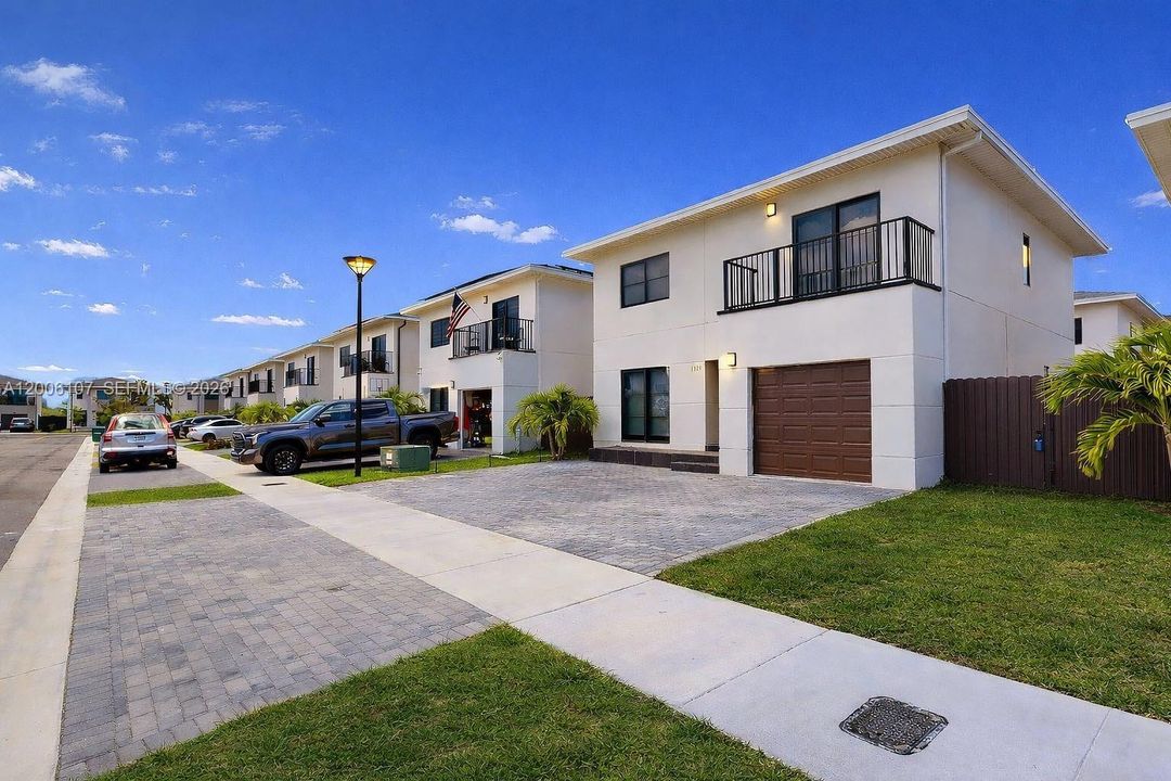 Active With Contract: $3,799 (5 beds, 3 baths, 1810 Square Feet)