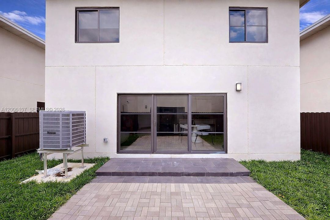 Active With Contract: $3,799 (5 beds, 3 baths, 1810 Square Feet)