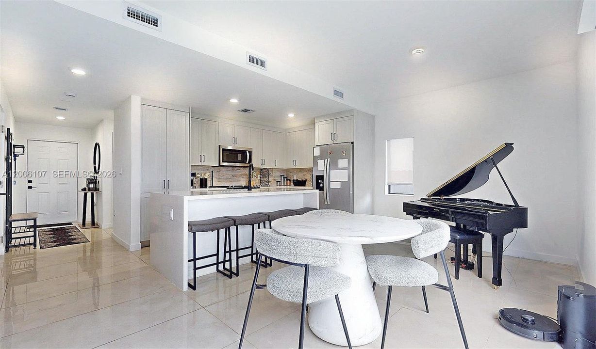 Active With Contract: $3,799 (5 beds, 3 baths, 1810 Square Feet)