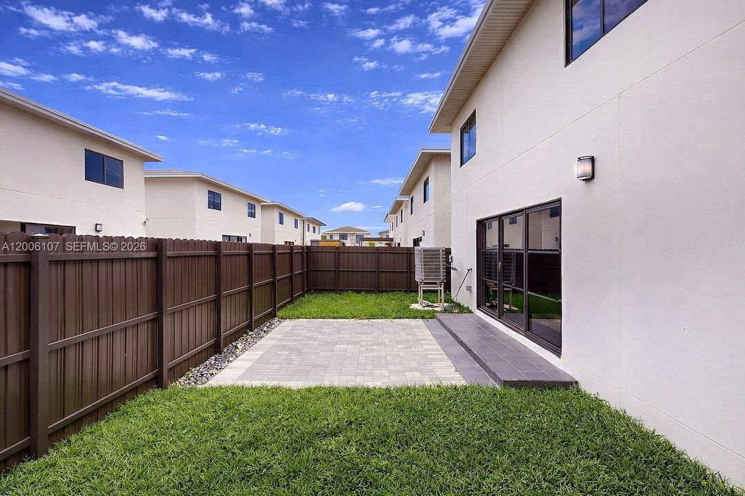 Active With Contract: $3,799 (5 beds, 3 baths, 1810 Square Feet)