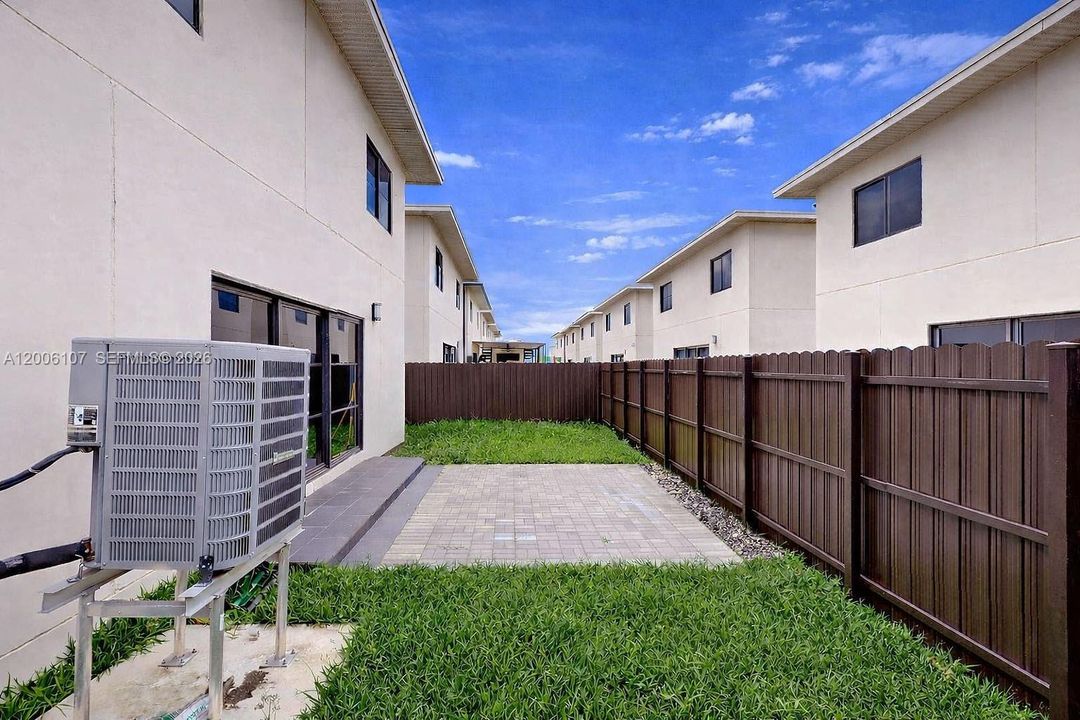 Active With Contract: $3,799 (5 beds, 3 baths, 1810 Square Feet)