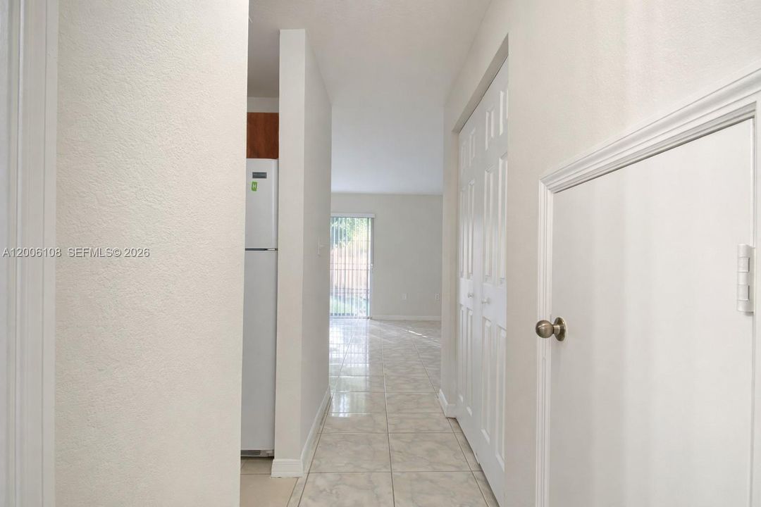 Active With Contract: $2,400 (3 beds, 2 baths, 1253 Square Feet)