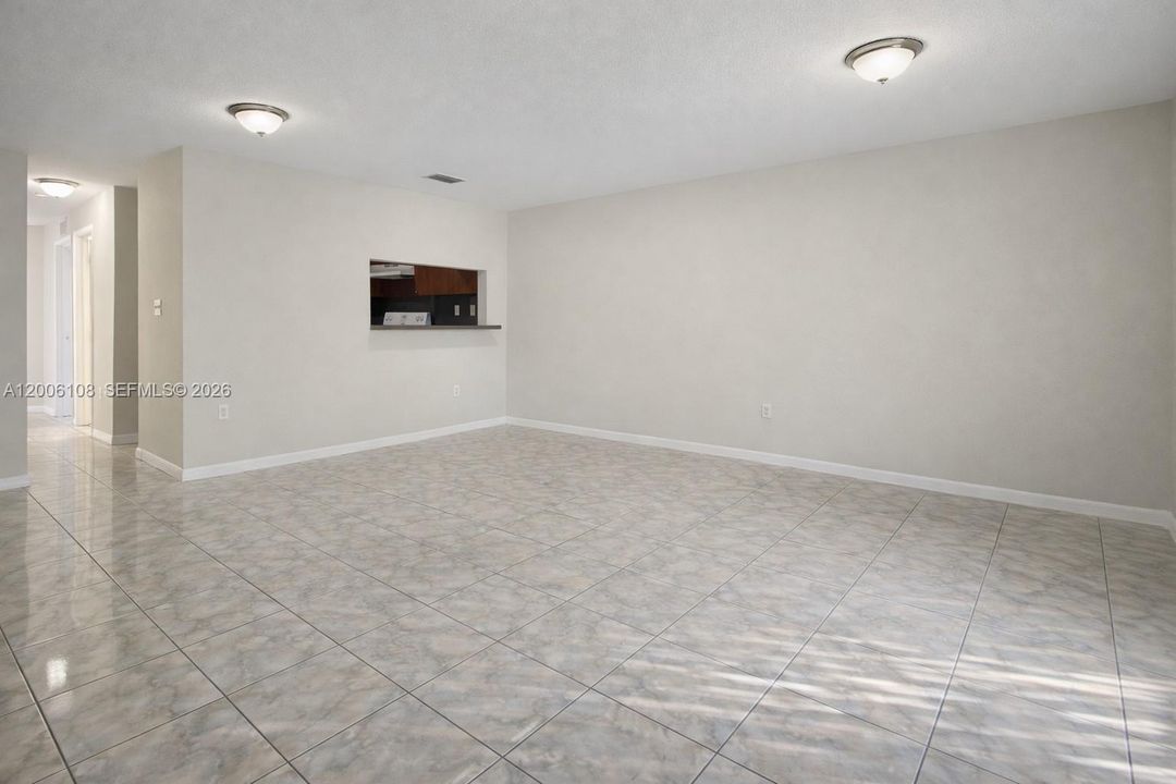 Active With Contract: $2,400 (3 beds, 2 baths, 1253 Square Feet)