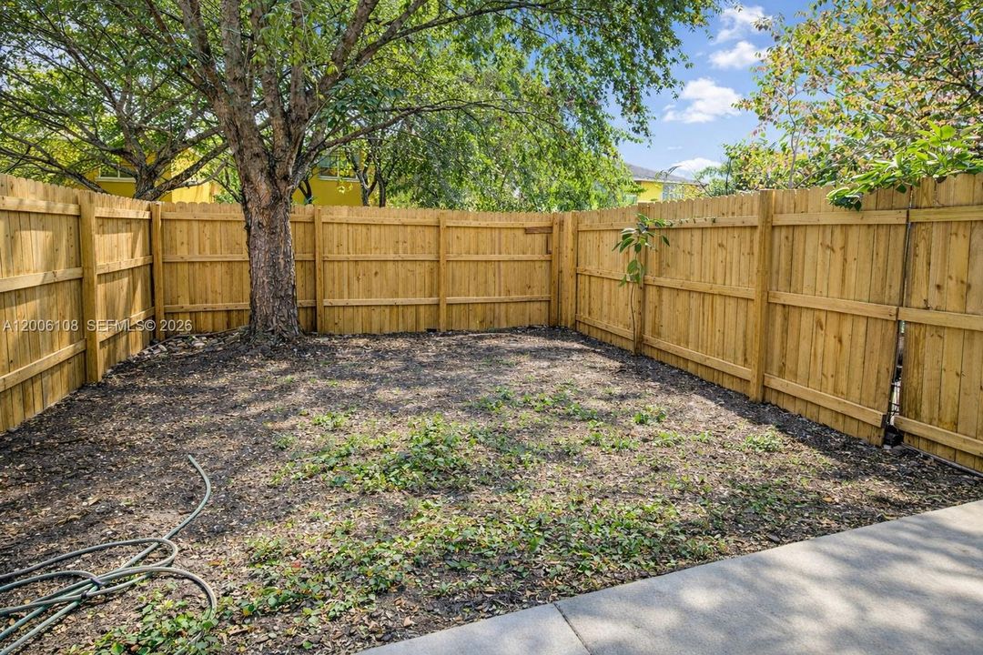 Active With Contract: $2,400 (3 beds, 2 baths, 1253 Square Feet)