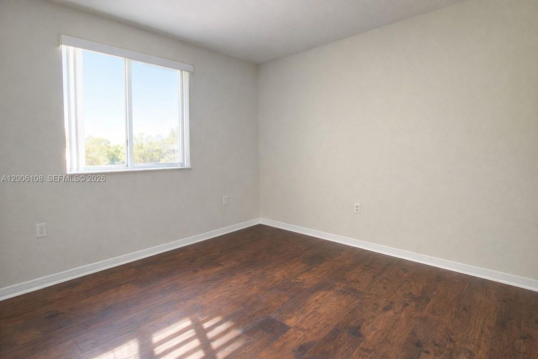 Active With Contract: $2,400 (3 beds, 2 baths, 1253 Square Feet)