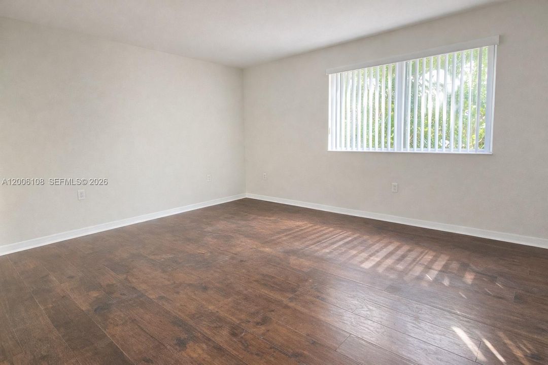 Active With Contract: $2,400 (3 beds, 2 baths, 1253 Square Feet)