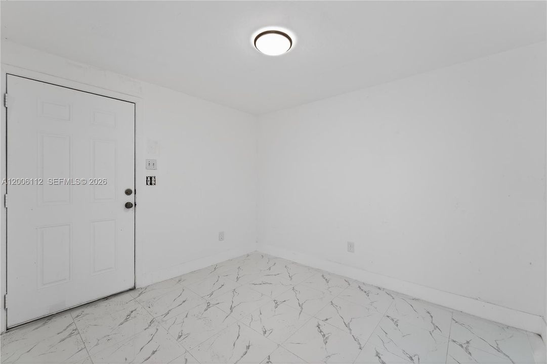 На продажу: $299,900 (5 спален, 2 ванн, 2112 Квадратных фут)