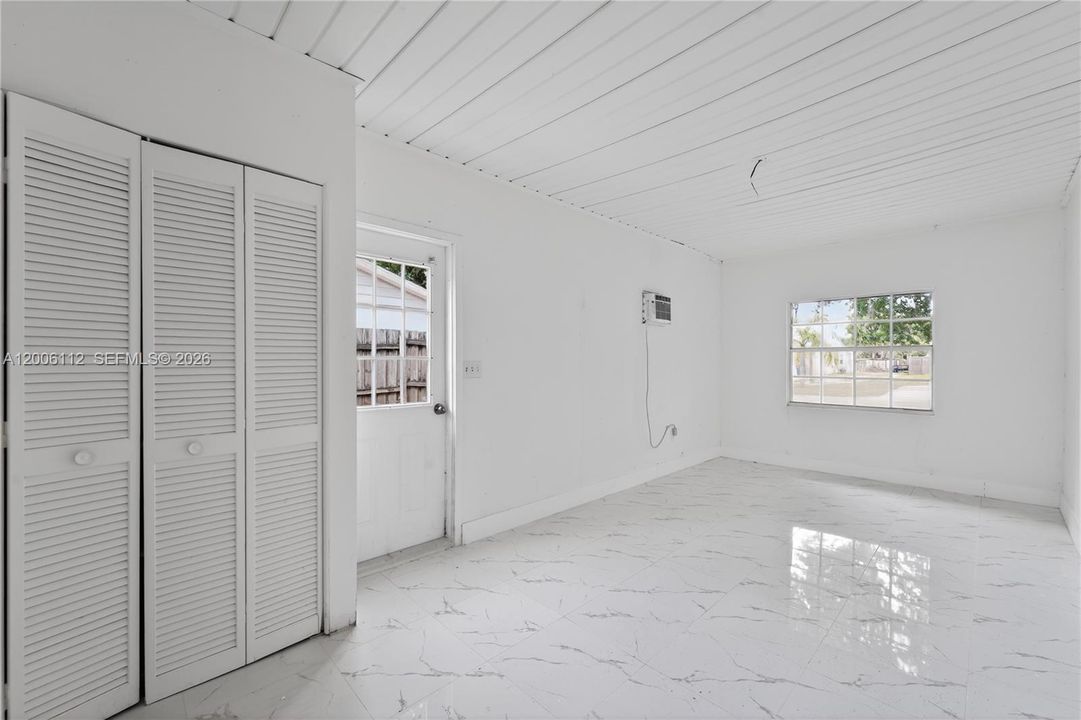 На продажу: $299,900 (5 спален, 2 ванн, 2112 Квадратных фут)