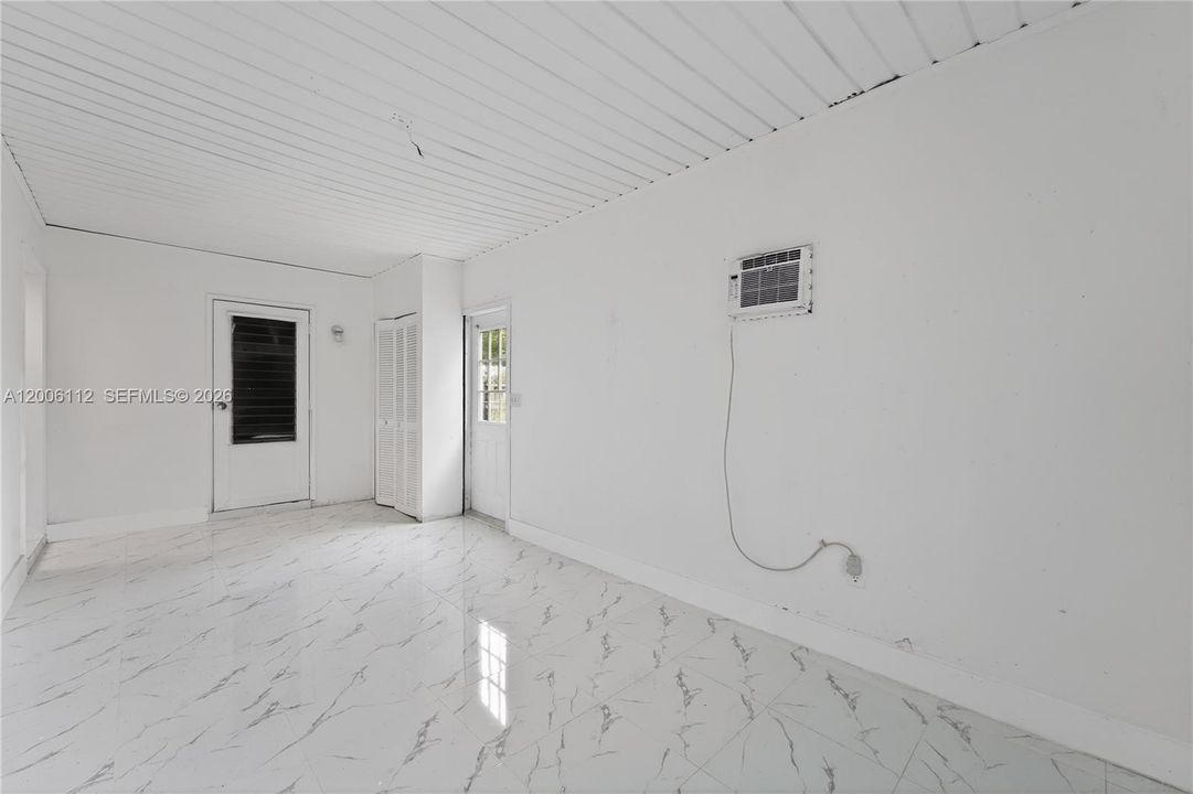 На продажу: $299,900 (5 спален, 2 ванн, 2112 Квадратных фут)