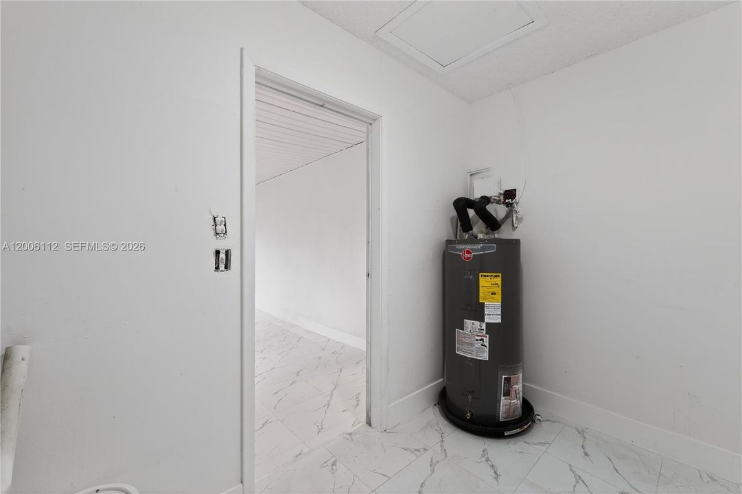 На продажу: $299,900 (5 спален, 2 ванн, 2112 Квадратных фут)