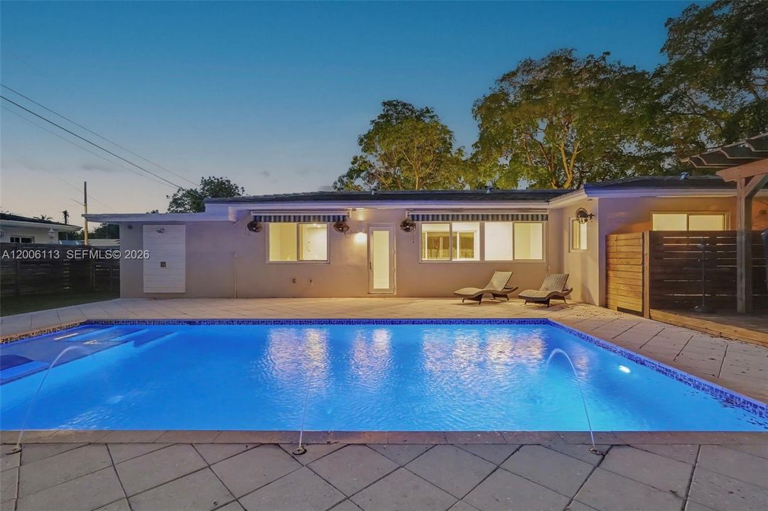 En Venta: $1,399,000 (3 camas, 2 baños, 1510 Pies cuadrados)