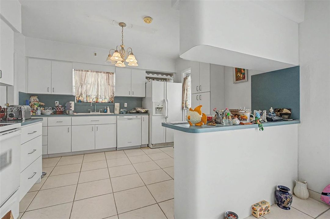 Недавно продано: $950,000 (3 спален, 2 ванн, 1310 Квадратных фут)