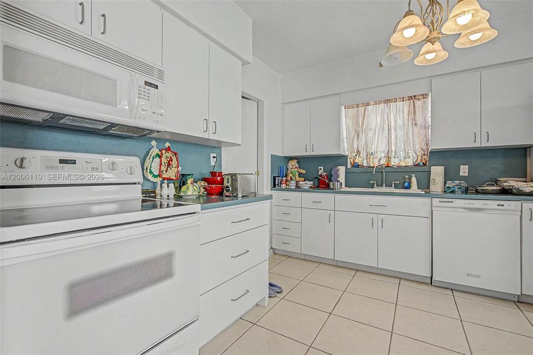 Недавно продано: $950,000 (3 спален, 2 ванн, 1310 Квадратных фут)