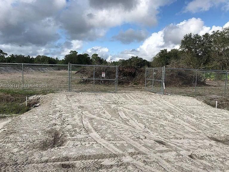 На продажу: $89,900 (1.25 acres)